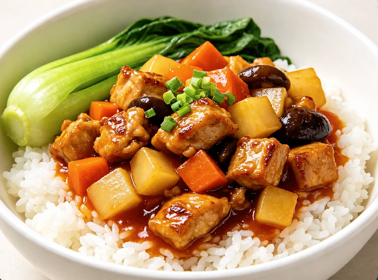 R5. Bowl of rice with Gongbao-style chicken