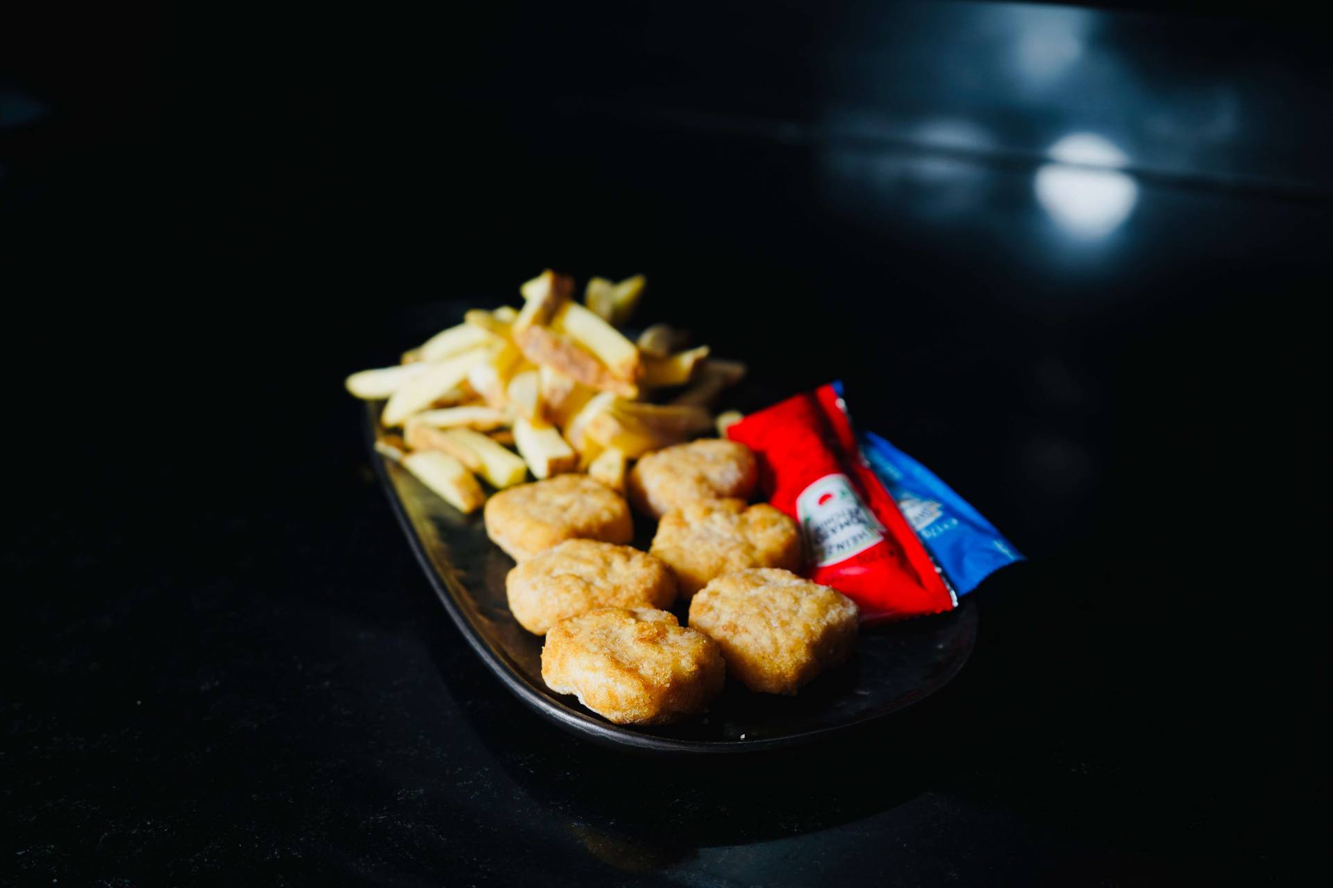 KINDERN - CHICKEN NUGGETS MIT POMMES