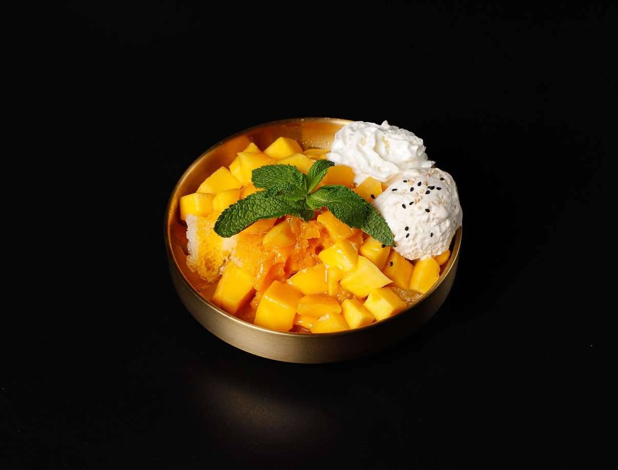 Mango-Bingsu: Mit fruchtigen Mangowürfeln und Mango-Püree