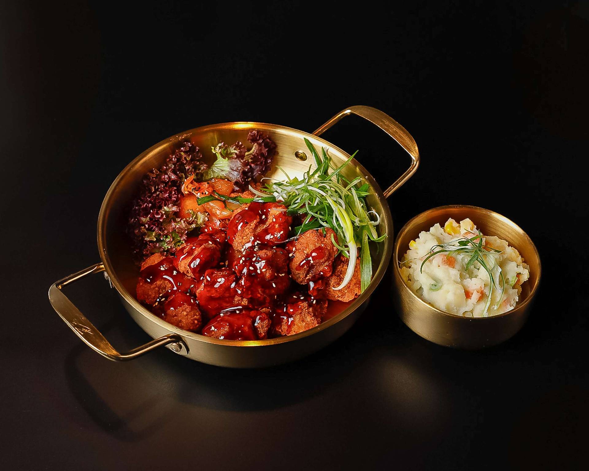 KOREAN FRIED CHICKEN Mit frischen Frühlingszwiebeln- Yakiniku Sauce