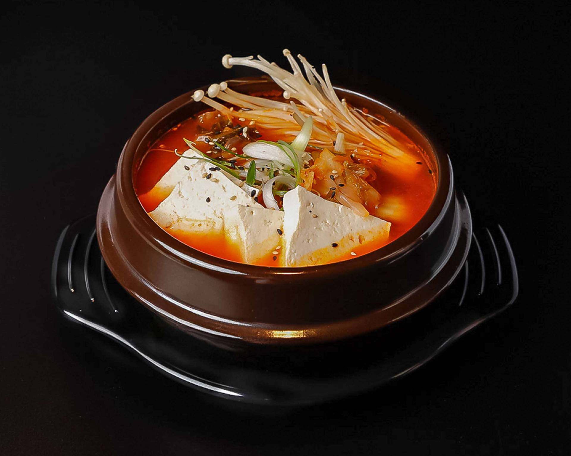 KIMCHI JJIGAE STEW, Tofu Suppe mit Reis als Beilage