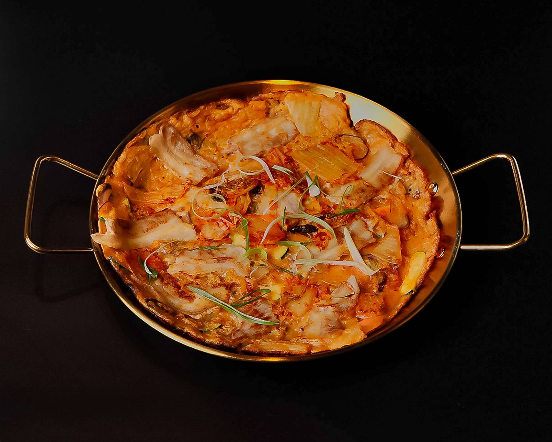 KIMCHIJEON KIMCHI PANCAKE mit Schweinefleisch