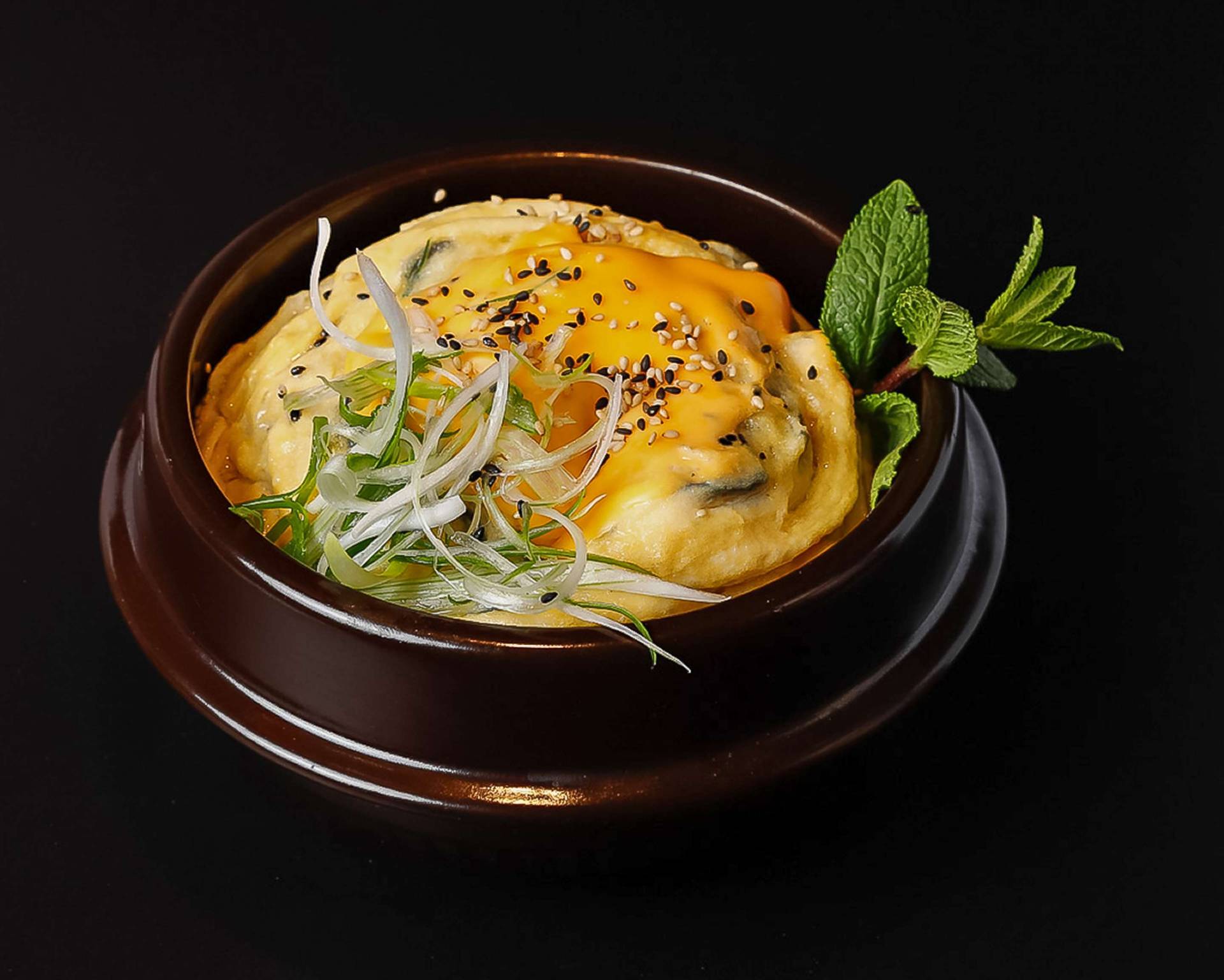 GYERAN JJIM EGG mit Gemüse und Frühlingszwiebeln