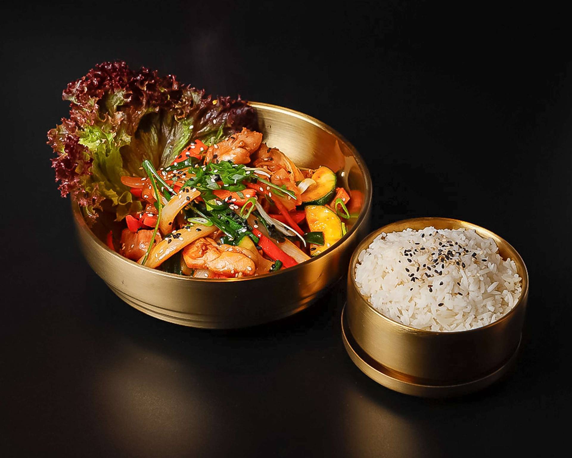 JEYUK BOKKEUM SPICY mit Hähnchenfleisch