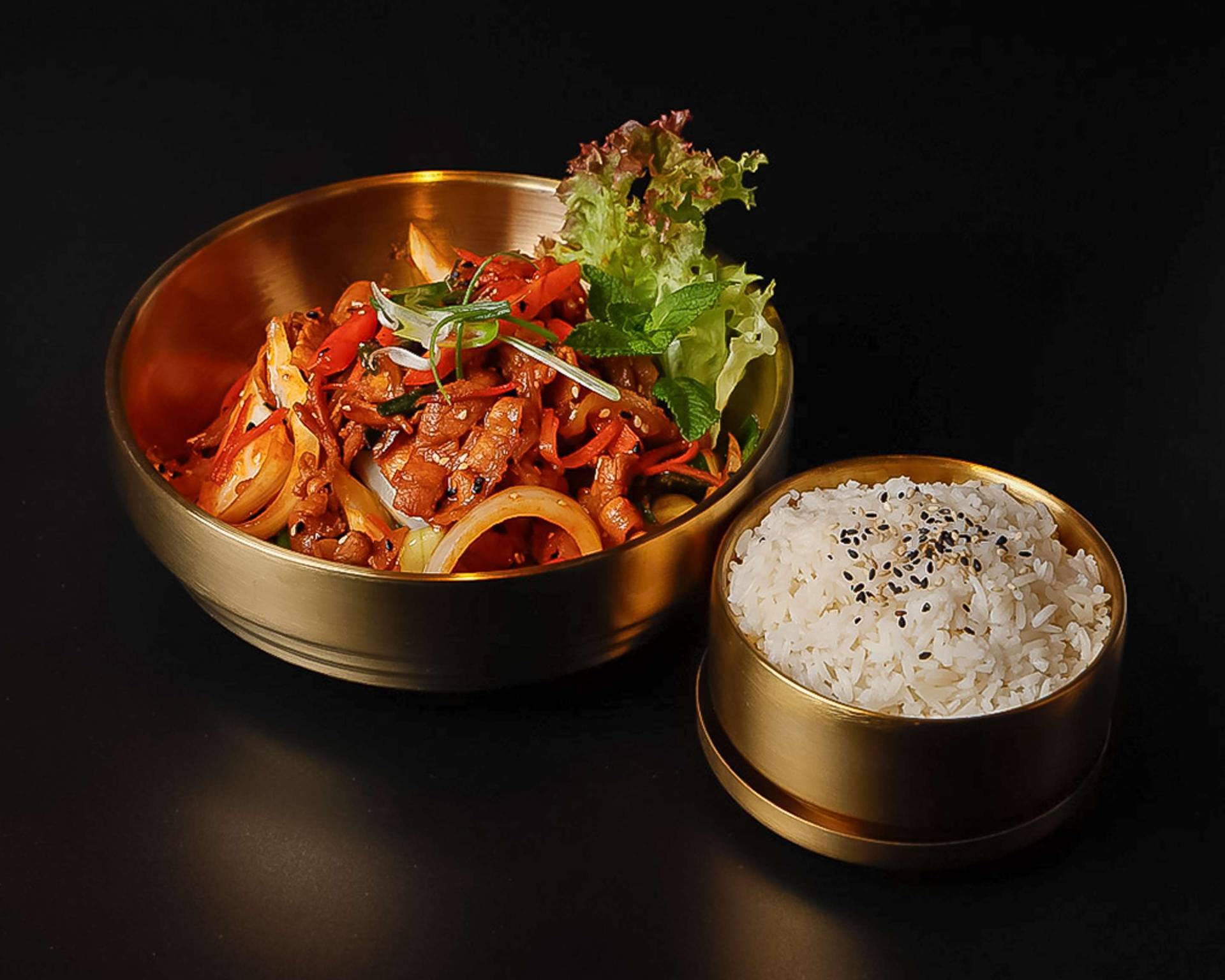 JEYUK BOKKEUM SPICY mit Schweinefleisch