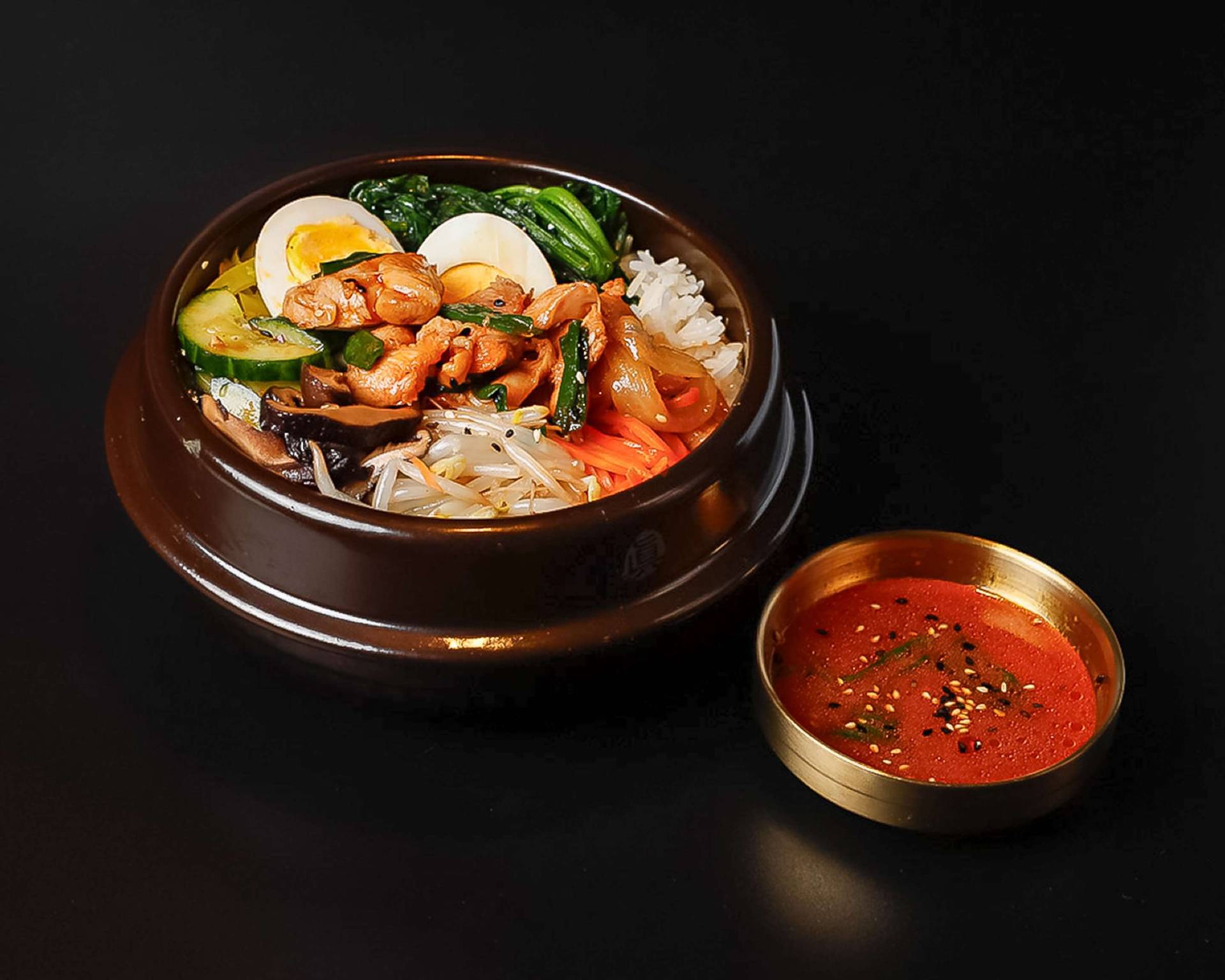 BIBIMBAP KOREAN RICE BOWL HÄHNCHENFLEISCH