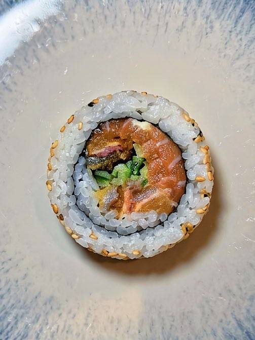 PUSH - UP SPICY FLYING SALMON ROLL