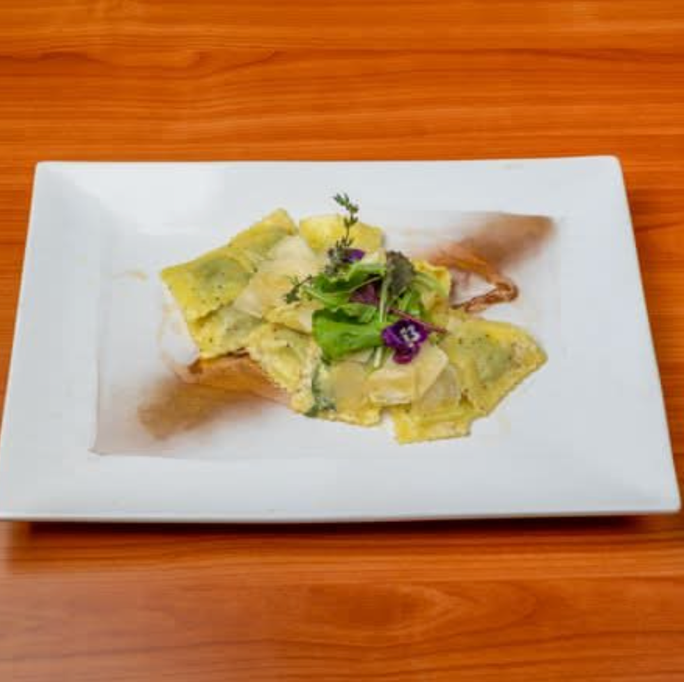 意大利饺子* 配黄油和鼠尾草