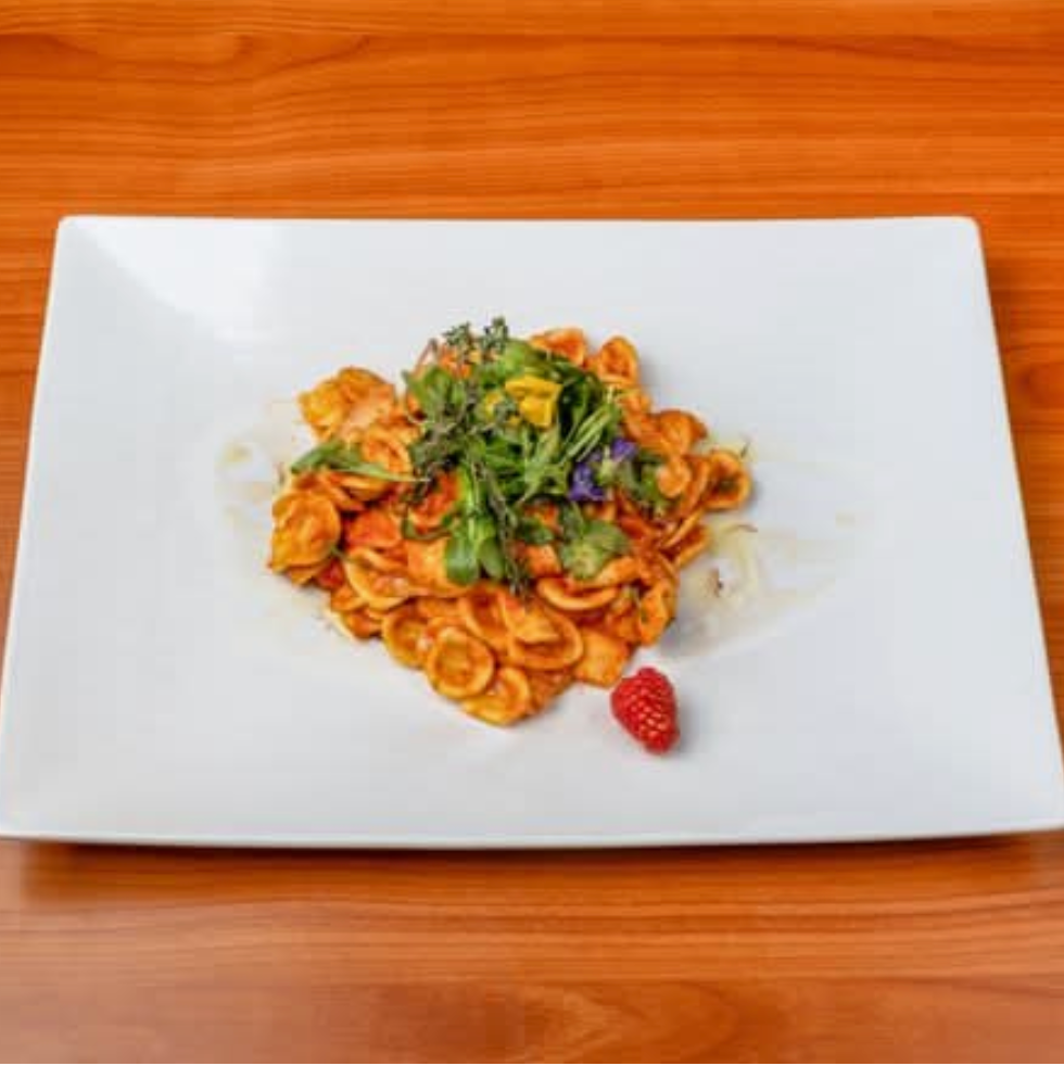 ORECCHIETTE CON RUCOLA, POMODORINI E PARMIGIANO