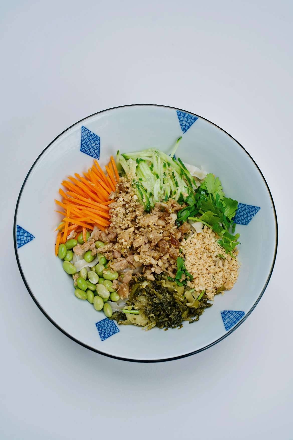 Bandnudeln mit Dan Dan Bolognese