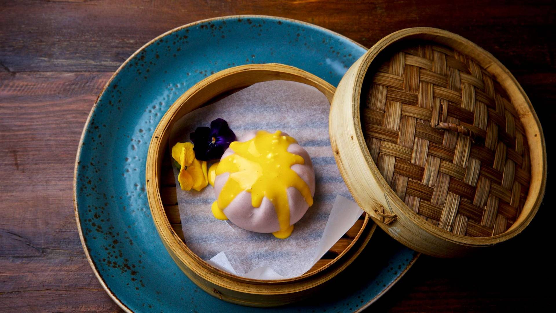 Hefeknoedel Gefuellt mit Taro (Baozi)