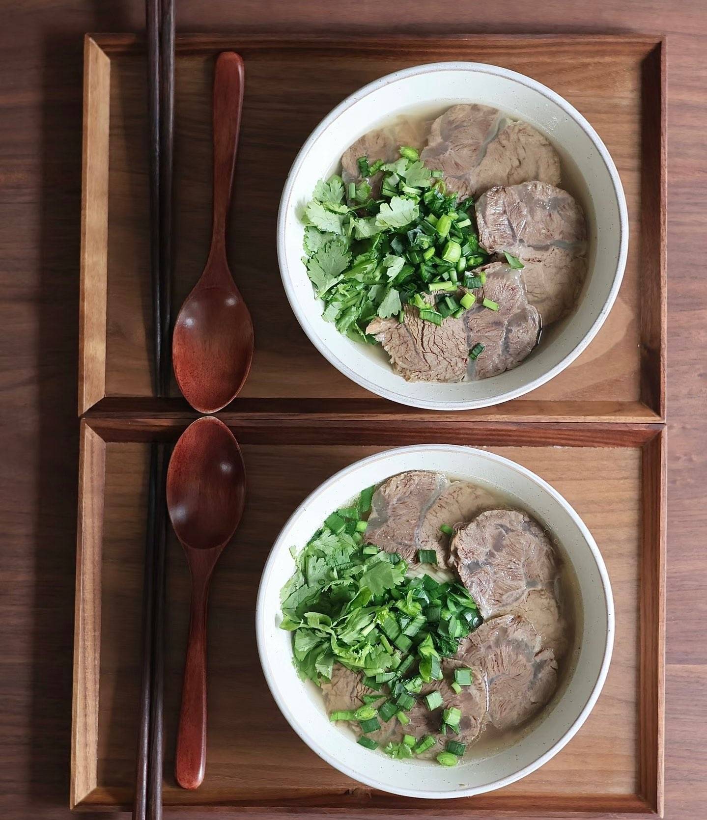 Nudelsuppe mit Rindfleisch & Gemüse（nicht sharf）
