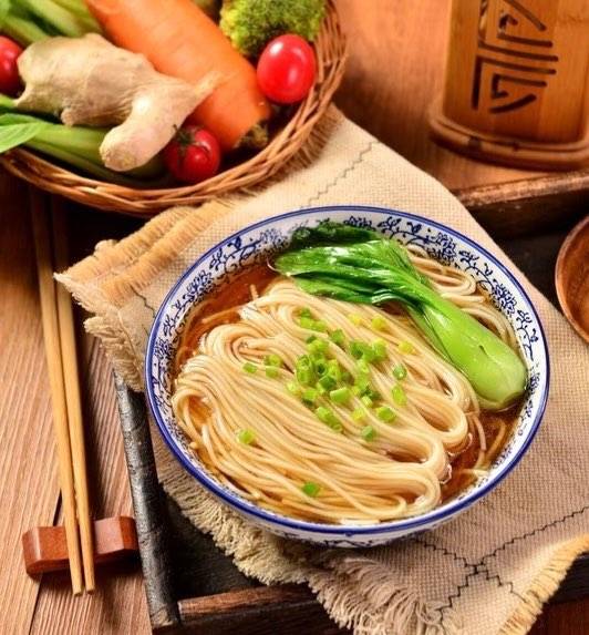 Nudelsuppe mit Gemüse
