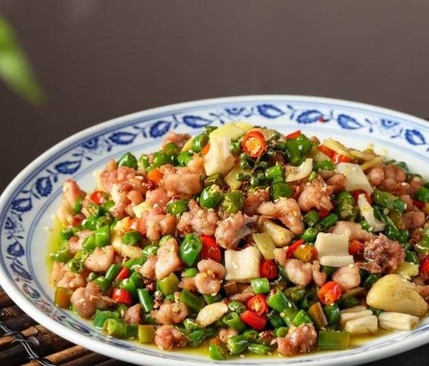 重庆江湖菜 · 尖椒鸡 Chongqing-Hähnchen mit frischen grünen Chilis(sharf)）