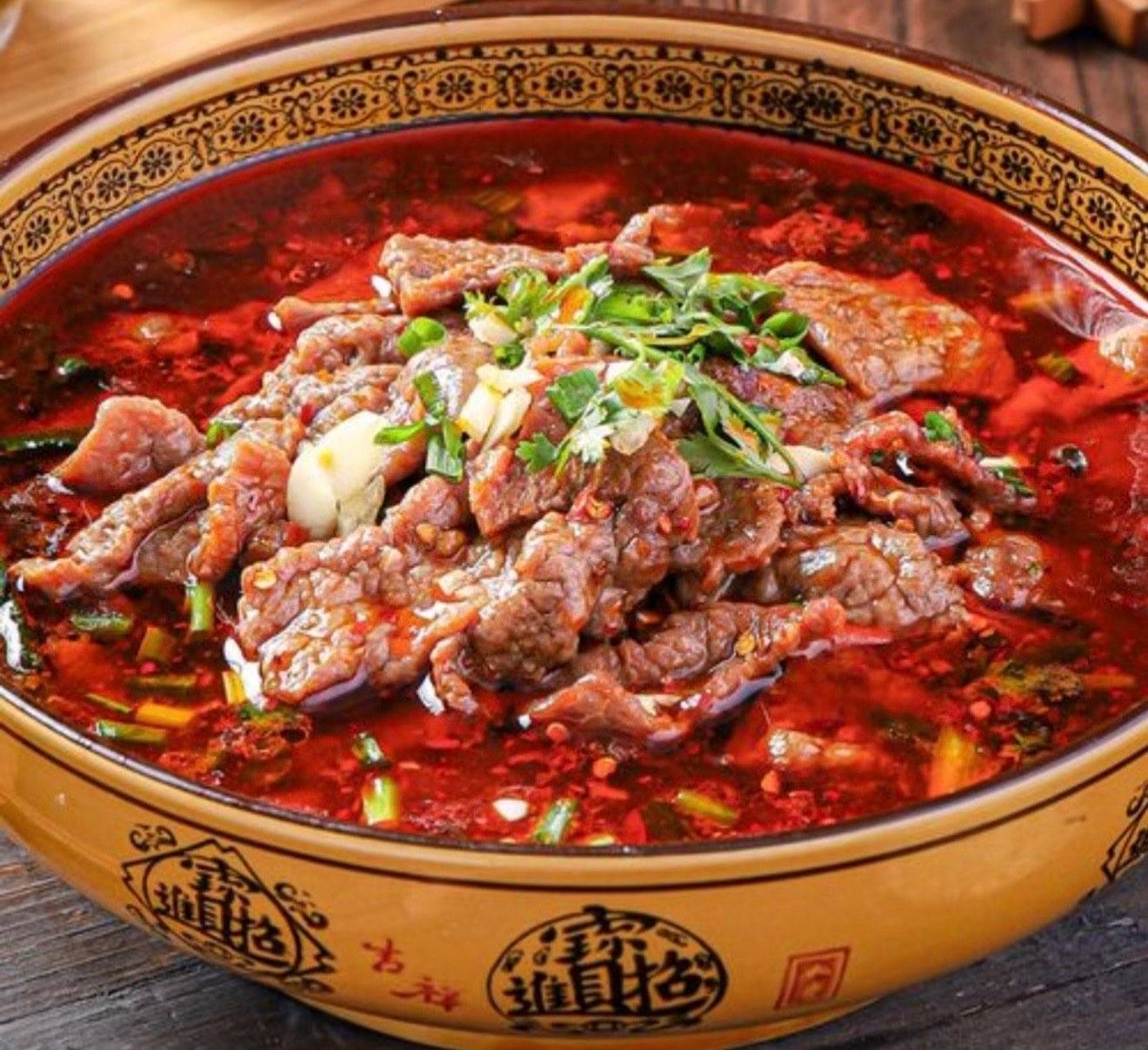水煮牛肉 Gekochtes Rindfleisch in scharfer Sichuan-Chili-Brühe(sharf)