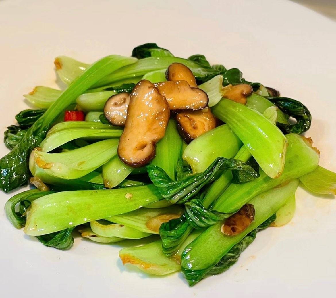 青菜香菇Mini Pak Choi mit Shiitake-Pilze