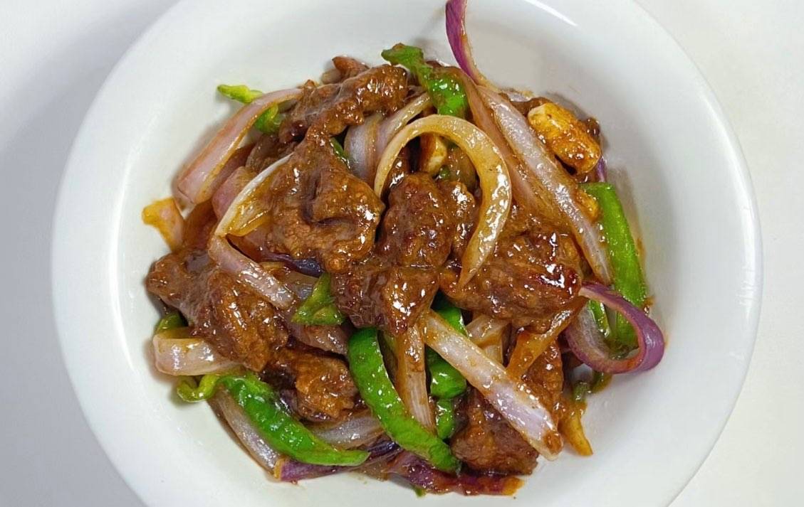 洋葱炒牛肉Gebraten Rindfleish mit Zwiebeln