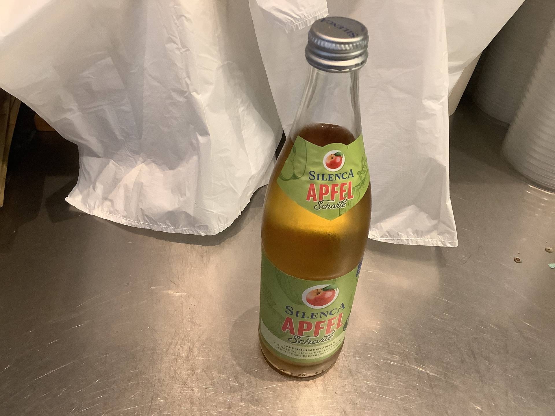 带汽苹果汁Apfelschorle