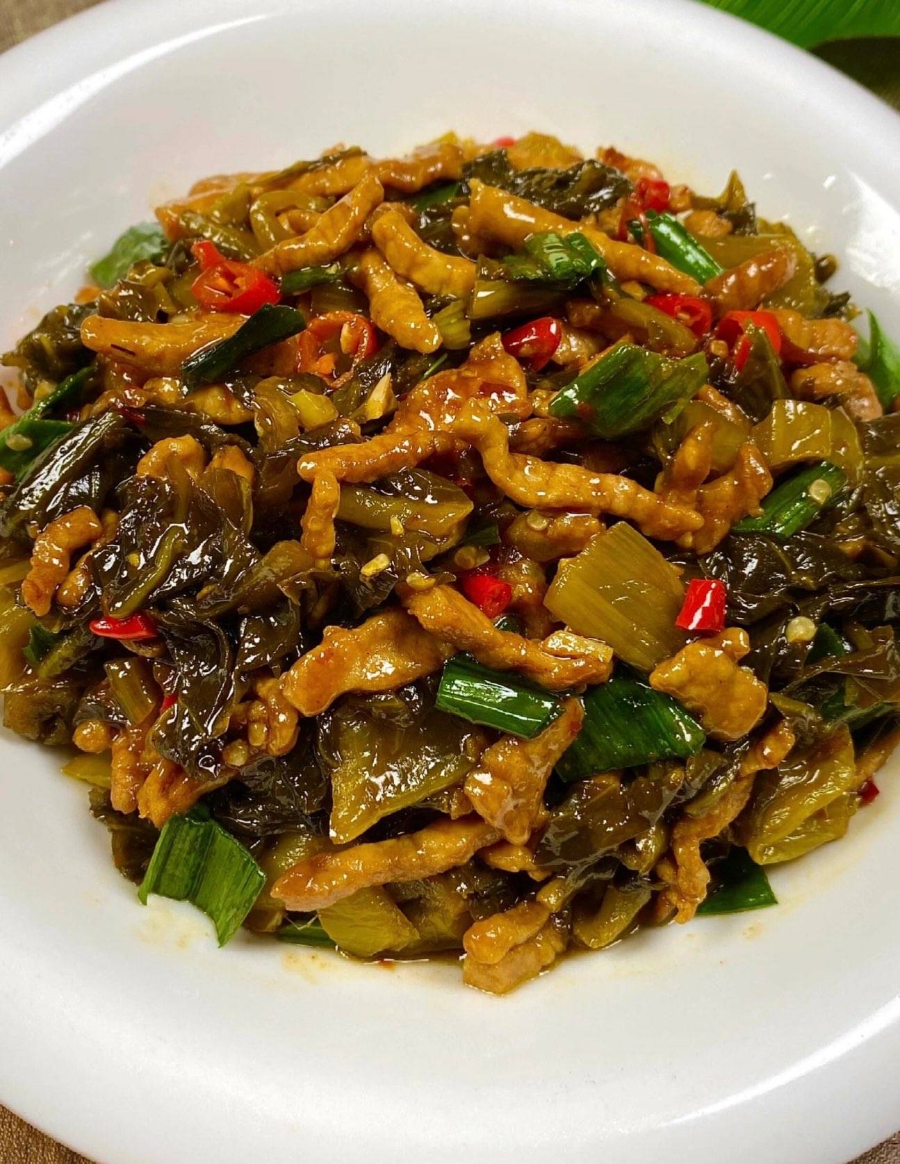  酸菜炒肉丝 Gebratene Schweinefleischstreifen mit chinesischem Sauerkraut