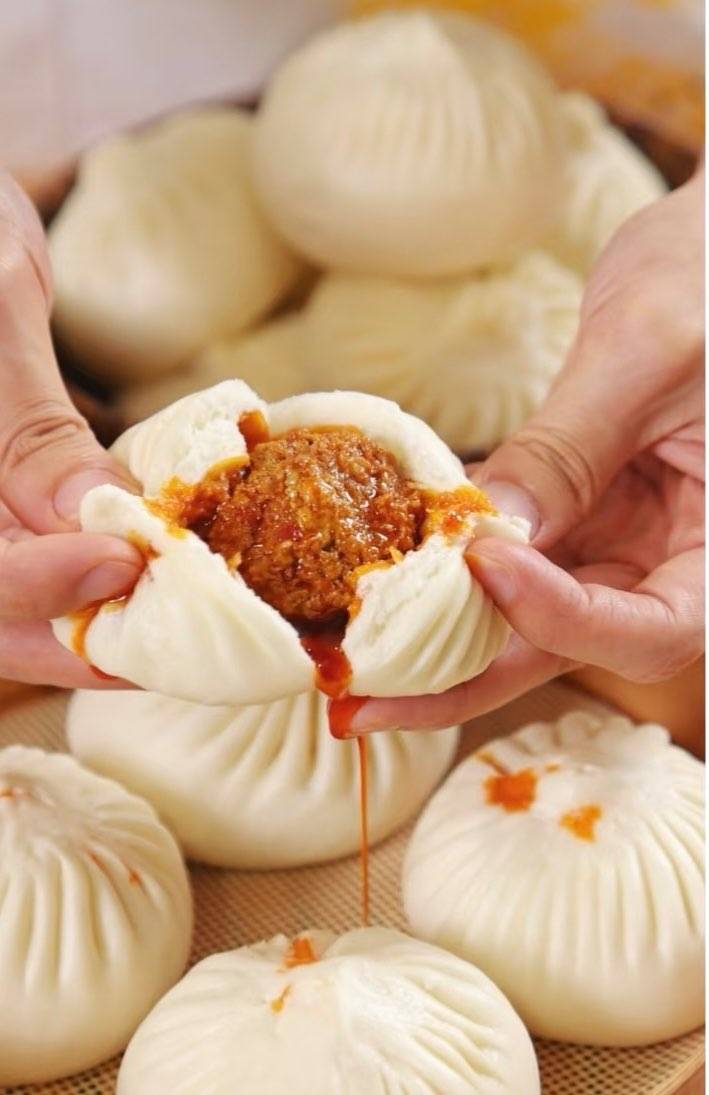 3 Stk 牛肉（和牛）秘制香辣包子100% Hand-made Wagyu Bao mit hausgemachter Chili-Spezialsoße
