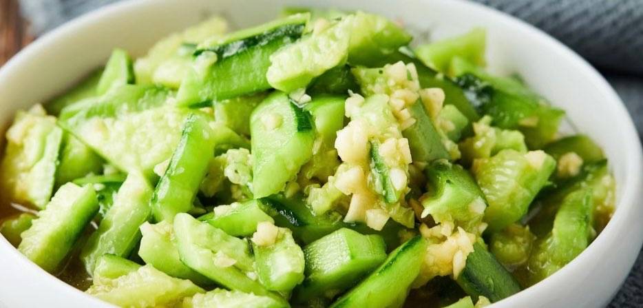 蒜泥黄瓜 Gurkensalat mit gehacktem Knoblauch