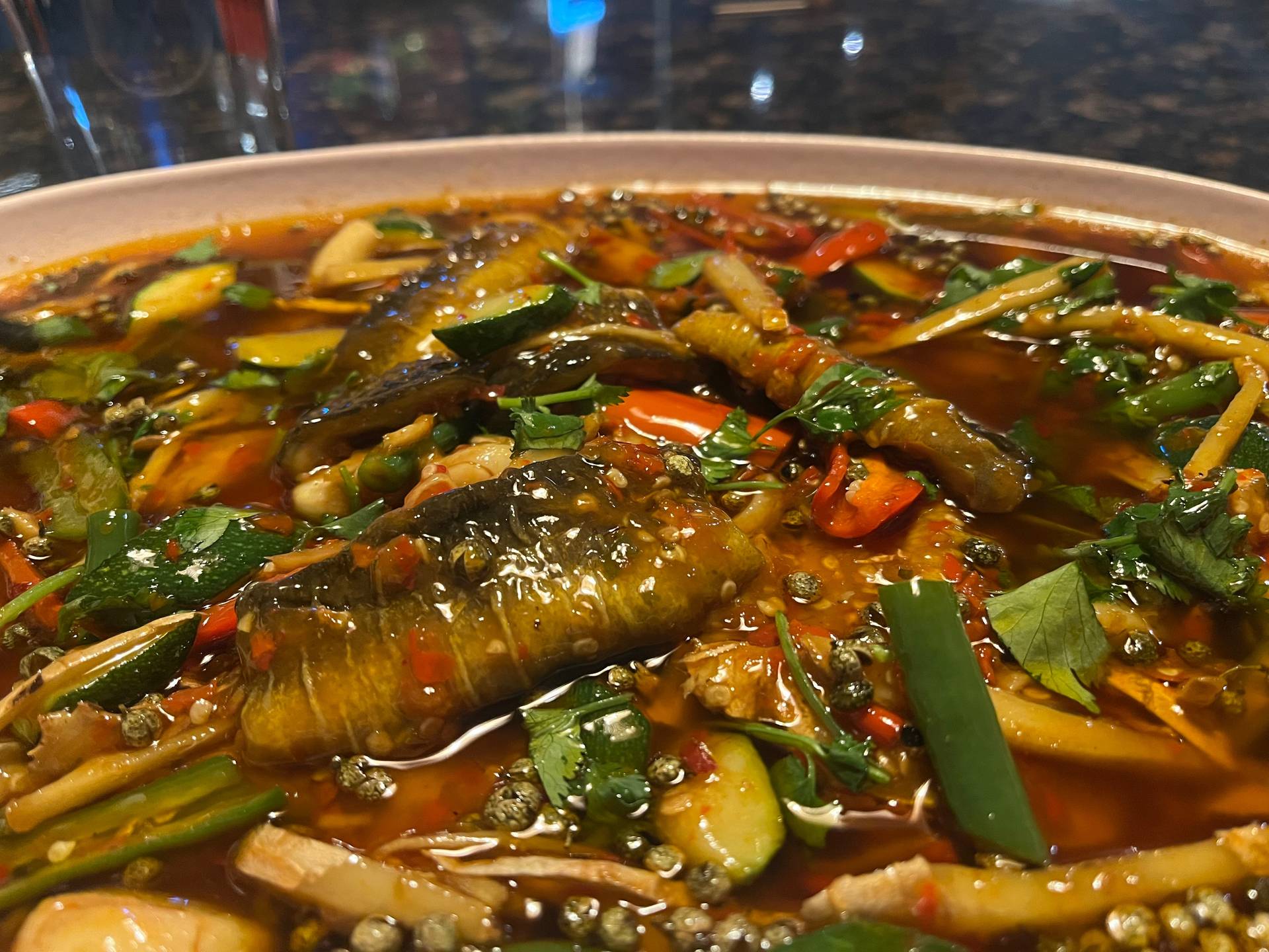 Gebratener Aal mit Ingwer, Chili und Gurke 青瓜烧鳝鱼