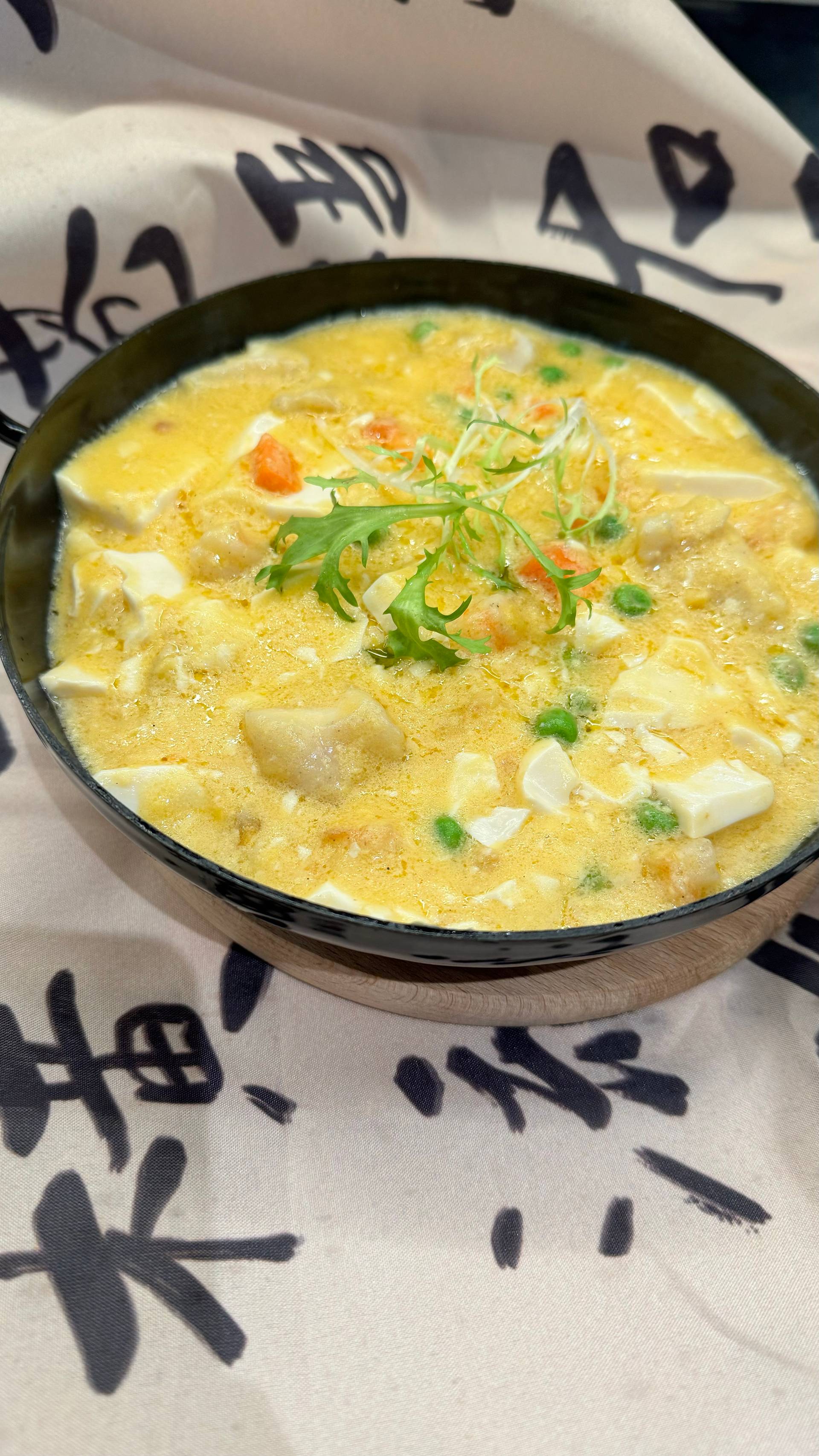 咸蛋黄海鲜豆腐煲 Gesalzener Eigelb-Meeresfrüchte-Tofu-Topf