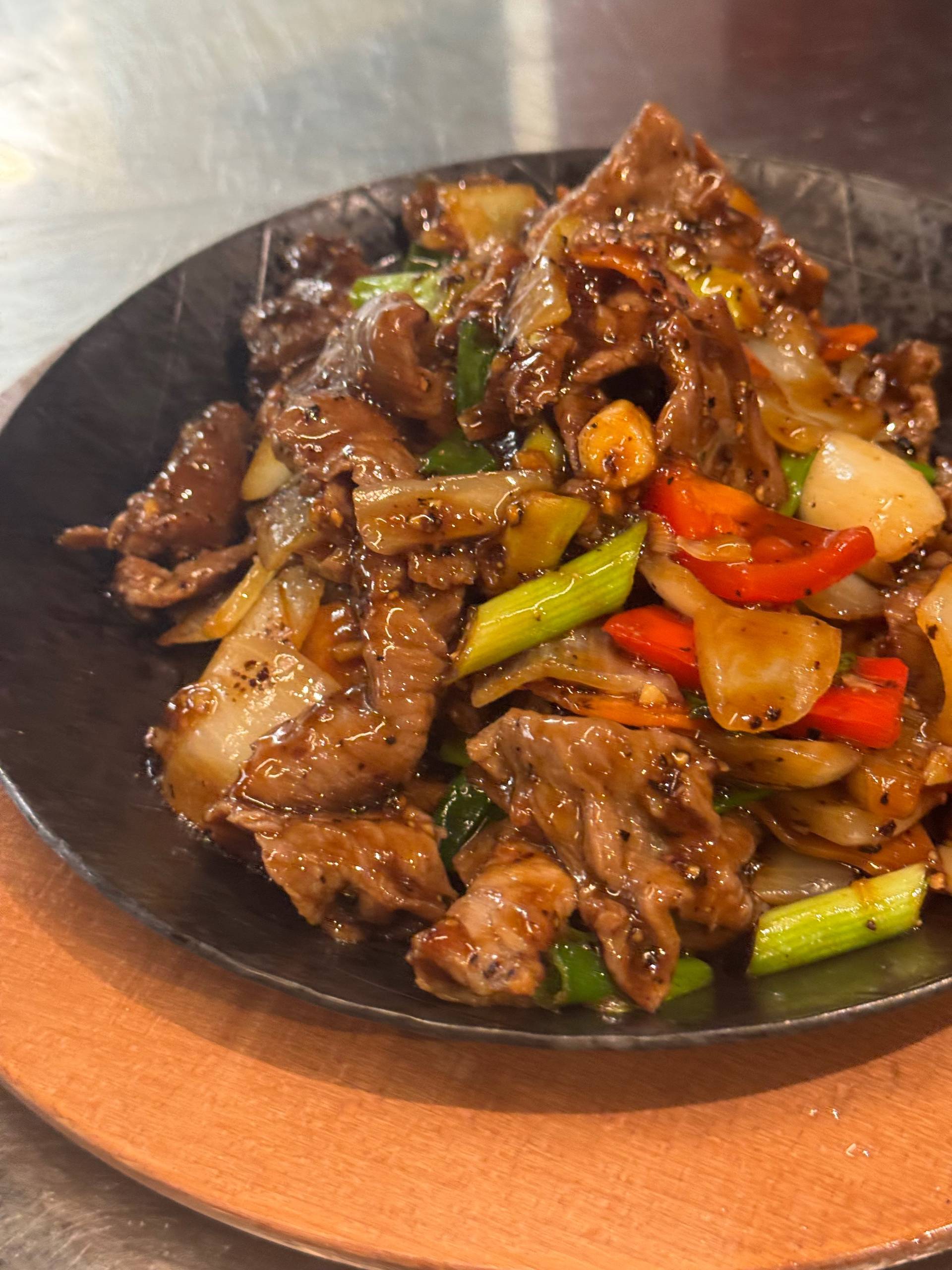 铁板牛肉Rindfleisch auf heißer Platte