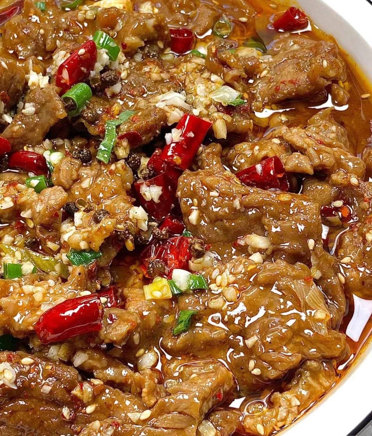 水煮牛肉Rindfleisch Scheiben mit Gemüse in scharfer Sauce