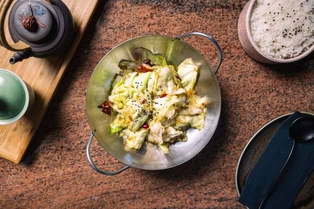 手撕包菜Wok Spitzkohl