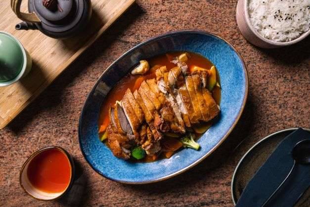 香酥鸭Knusprige Ente mit Gemüse