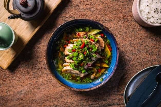 v14藤椒鸡Hühnerfleisch Chongqing Art mit Sichuan Pfeffer 🌶️