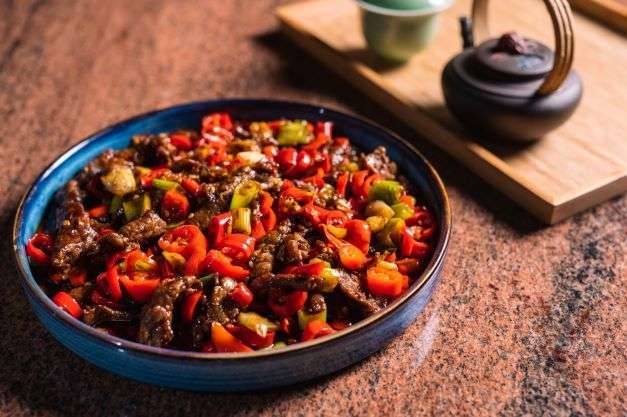 小炒黄牛肉 Rindfleish Gebraten mit Chili und Ingwer