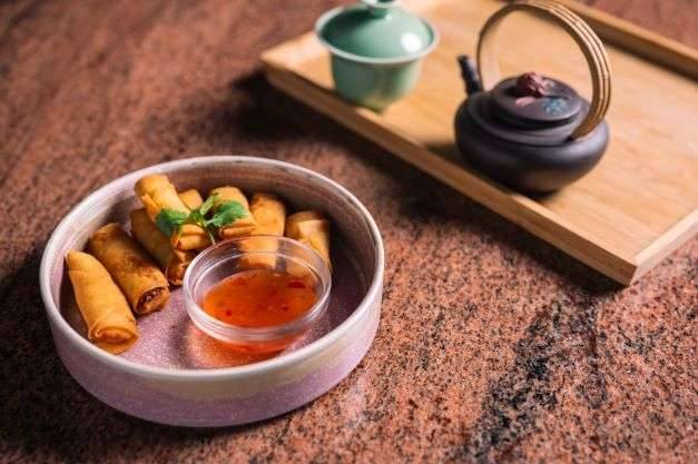 炸春卷 6只 Frühlingsrolle (6 Stuck) vegetarisch