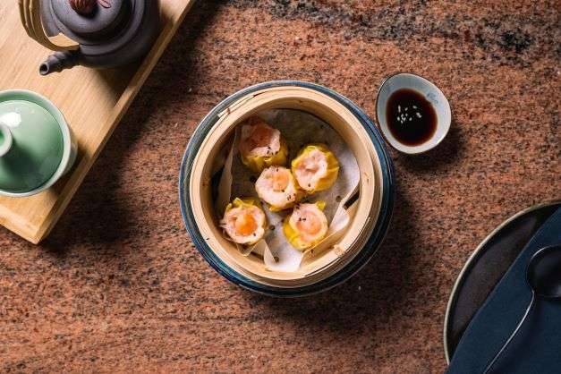 鲜虾烧卖鱼籽 Garnelen-Shaomai mit Kaviar 3Stk