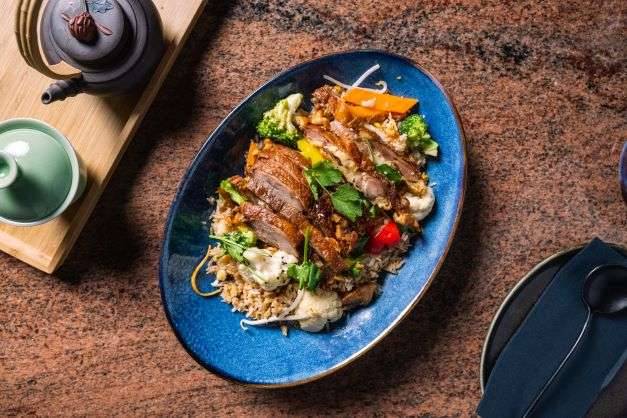 面鸭Gebratene Nudelnmit Ente