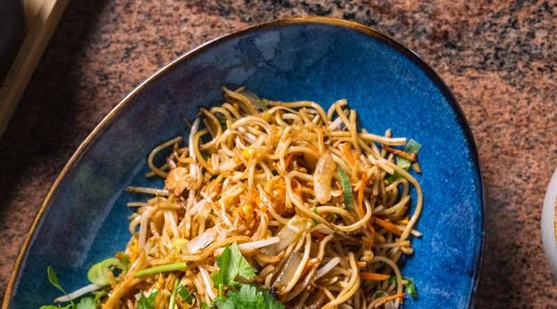 素炒面Gebratene Nudeln mit Gemüse & Ei