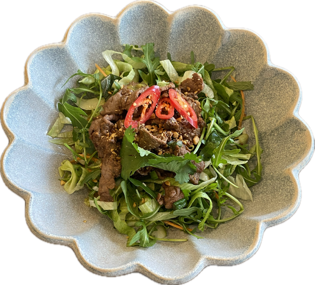 GEBRATENES RINDFLEISCH MIT RUCOLA-SALAT