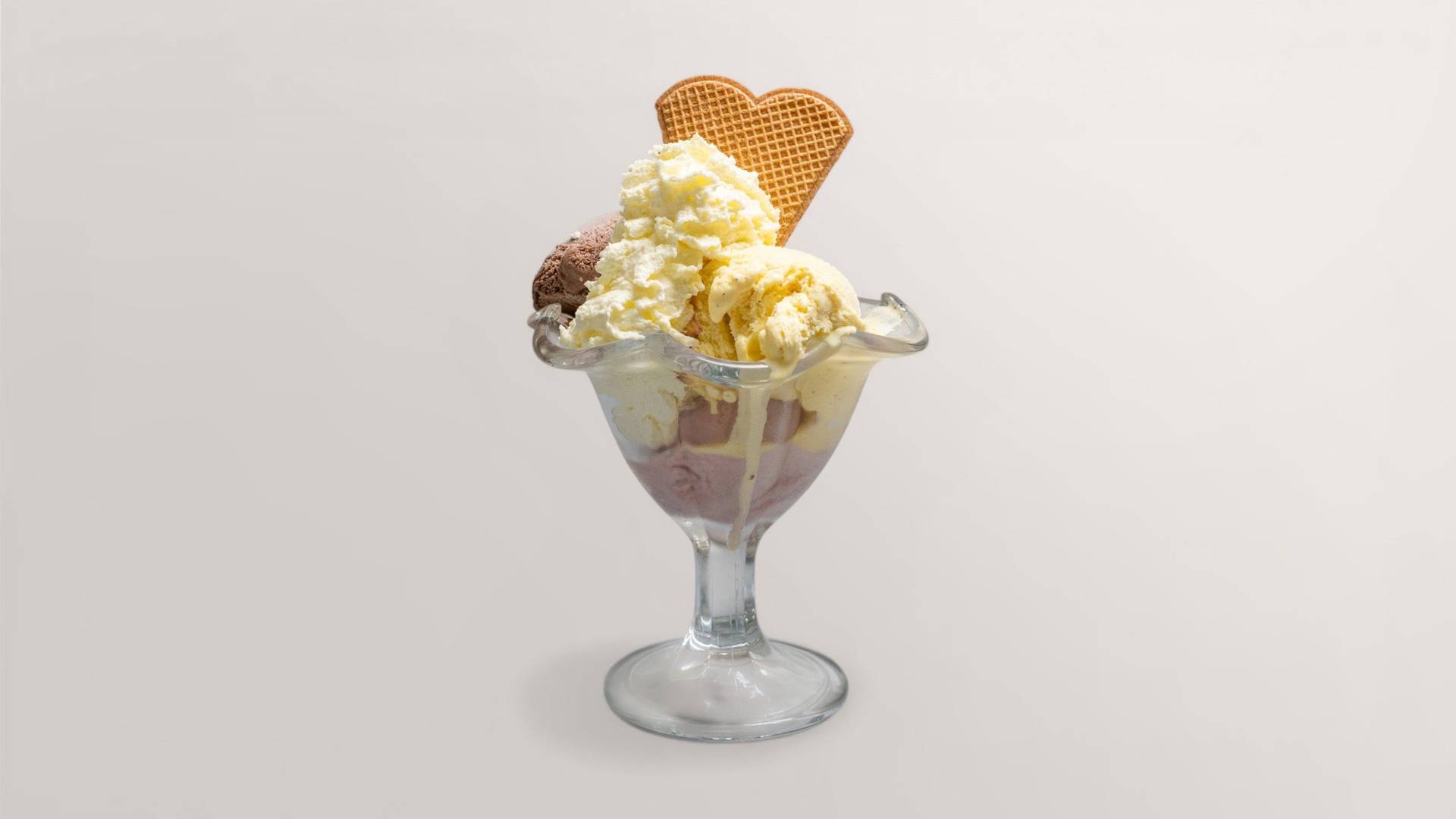 Mixed ice cream with whipped cream