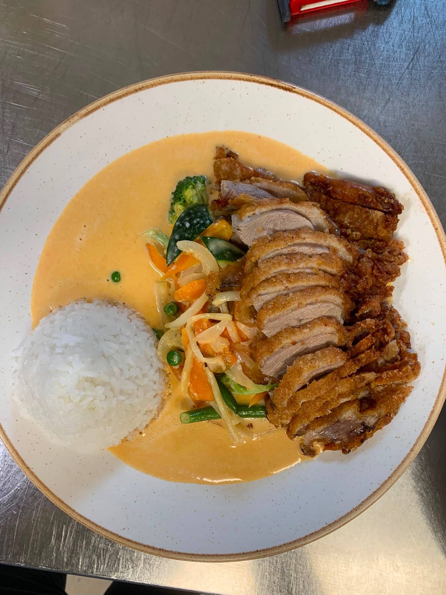 Knusprige Ente mit Kokosmilch & Currysauce